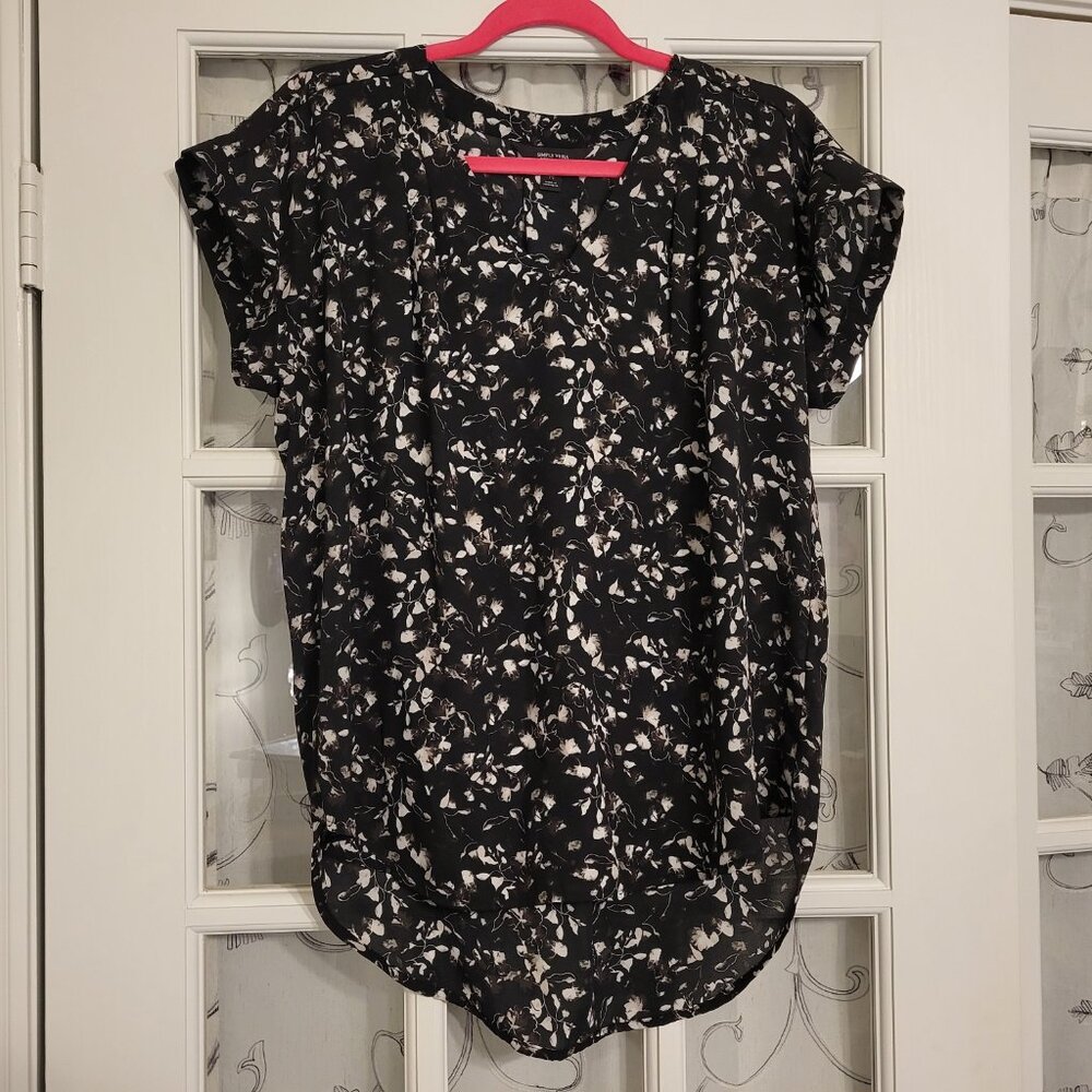 Vera Wang Short Sleeve V-Neck Blouse- Medium